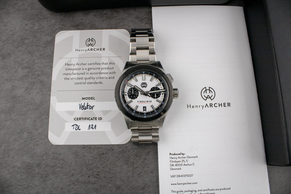 Henry Archer Vektor White Dial on Steel Tidslinje Complete