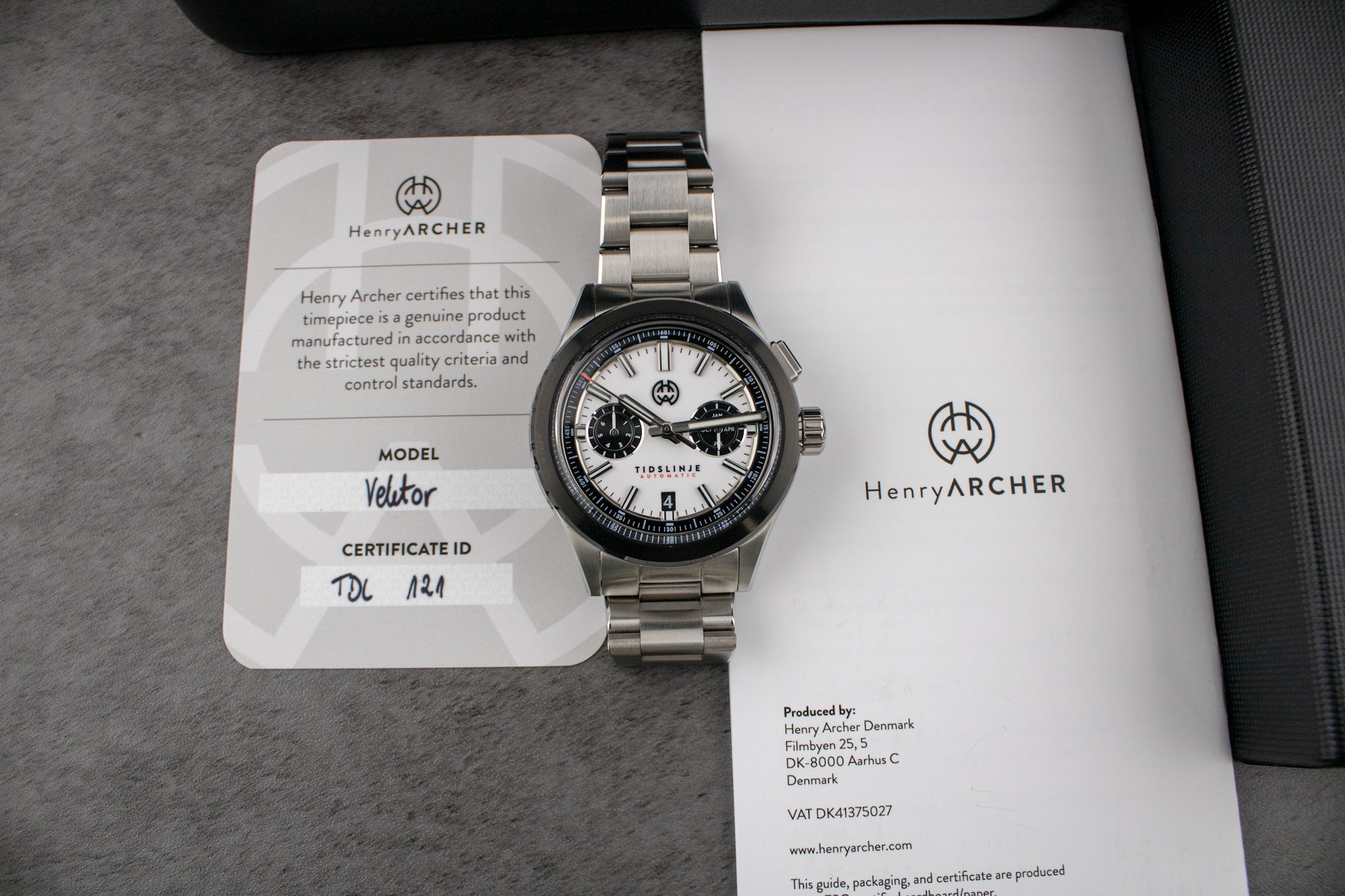 Henry Archer Vektor White Dial on Steel Tidslinje Complete