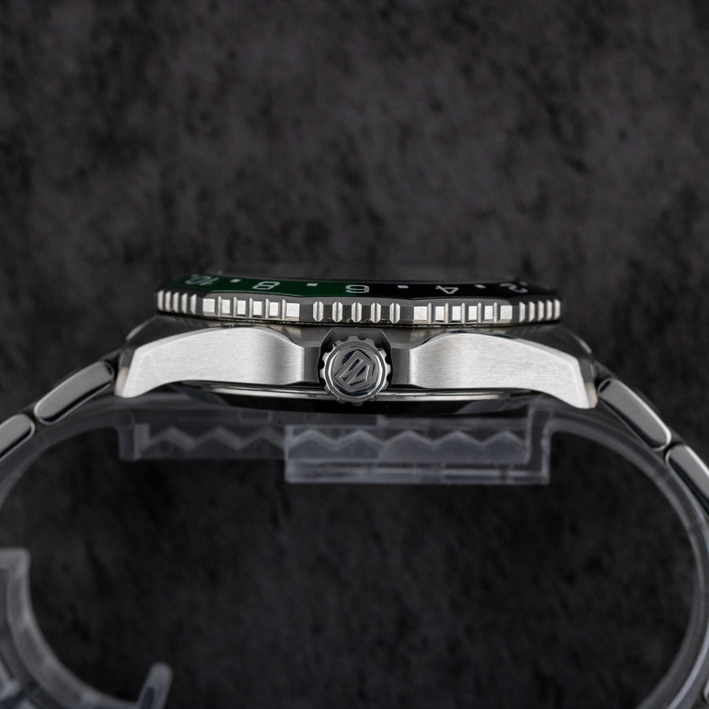 Tag Heuer Aquaracer Professional 300 GMT Automatic GMT Green Dial on Bracelet WBP5115.BA0013 Complete