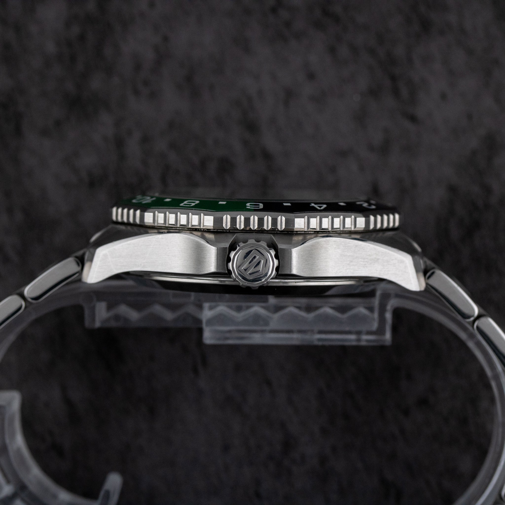 Tag Heuer Aquaracer Professional 300 GMT Automatic GMT Green Dial on Bracelet WBP5115.BA0013 Complete