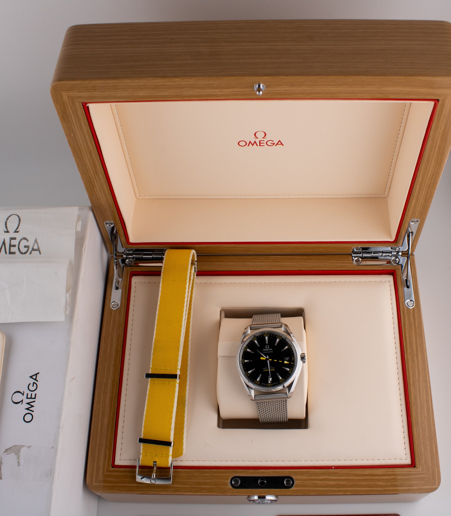 Omega Seamaster Aqua Terra >15,000 Gauss "Bumblebee" 231.12.42.21.01.001 Full Set