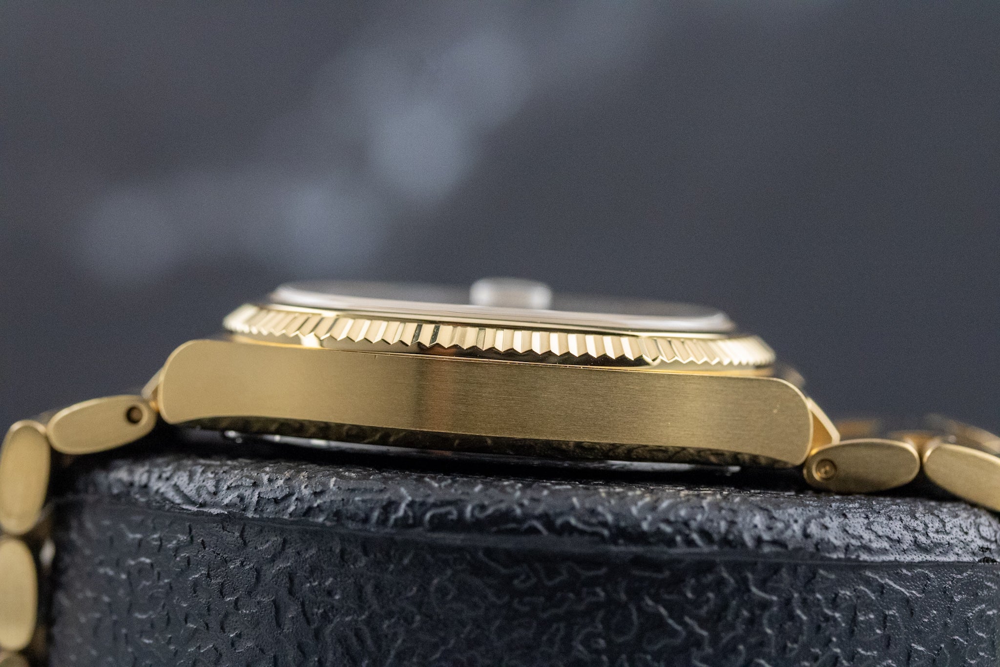 Bulova Super Seville White Dial on Bracelet Complete Open Date
