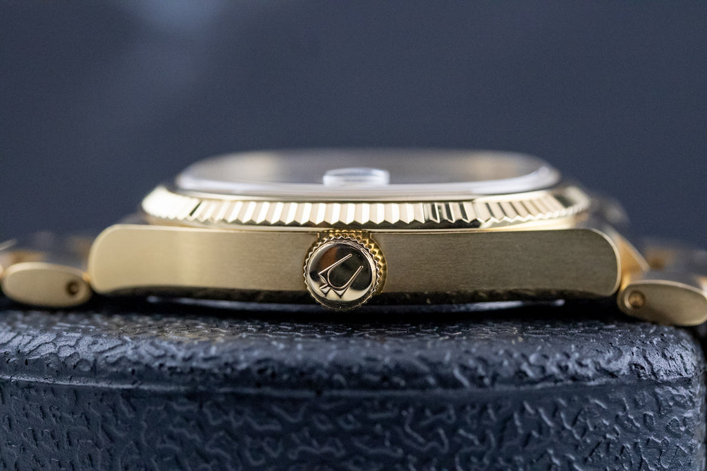 Bulova Super Seville White Dial on Bracelet Complete Open Date