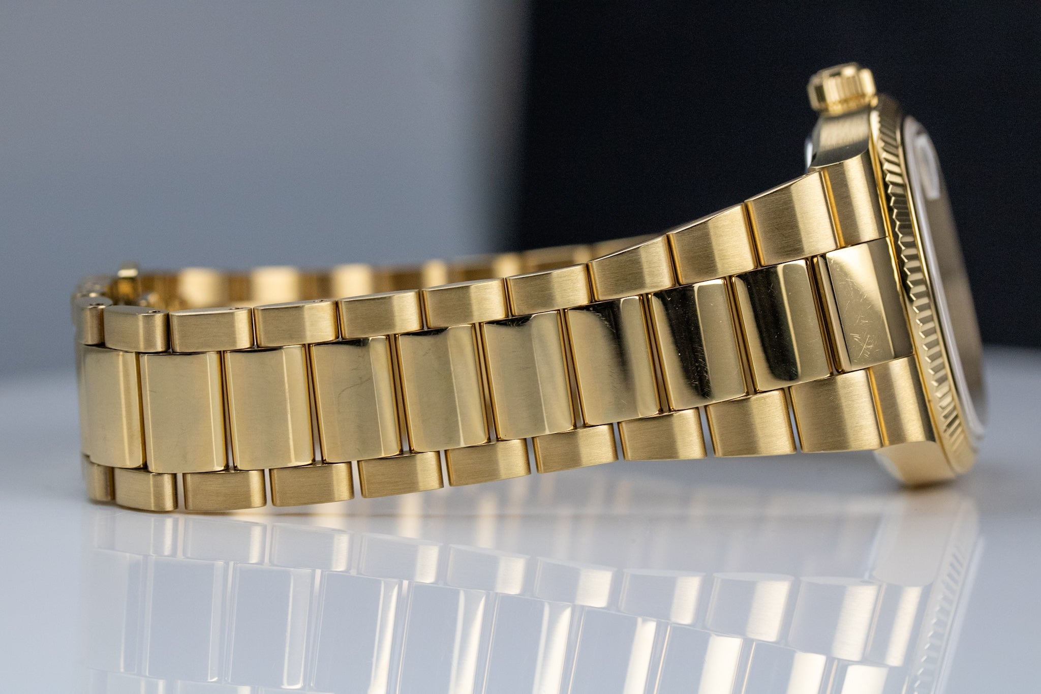 Bulova Super Seville White Dial on Bracelet Complete Open Date