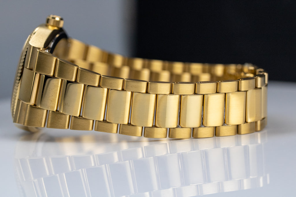 Bulova Super Seville White Dial on Bracelet Complete Open Date