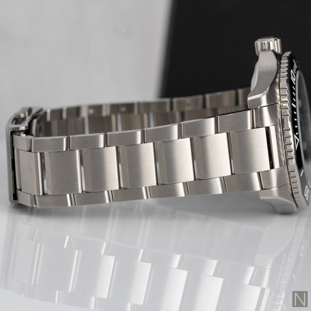 Tag Heuer Aquaracer Professional 300 Date Automatic Black Dial on Bracelet WBP5110.BA0013