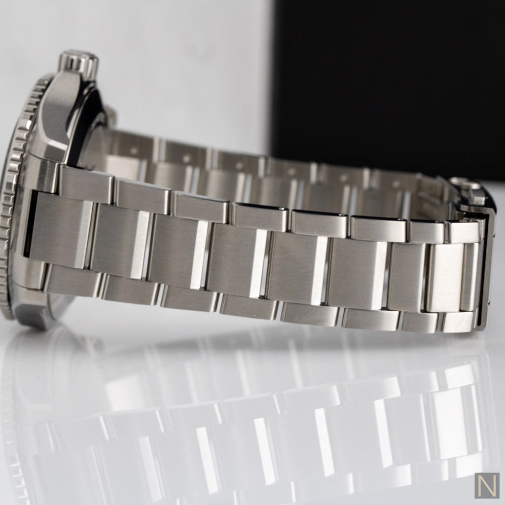 Tag Heuer Aquaracer Professional 300 Date Automatic Black Dial on Bracelet WBP5110.BA0013