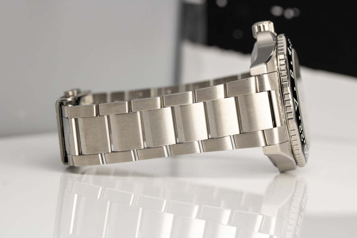 TAG Heuer Aquaracer Professional 300 GMT “Batman” WBP5114.BA0013 Blue Dial 42mm