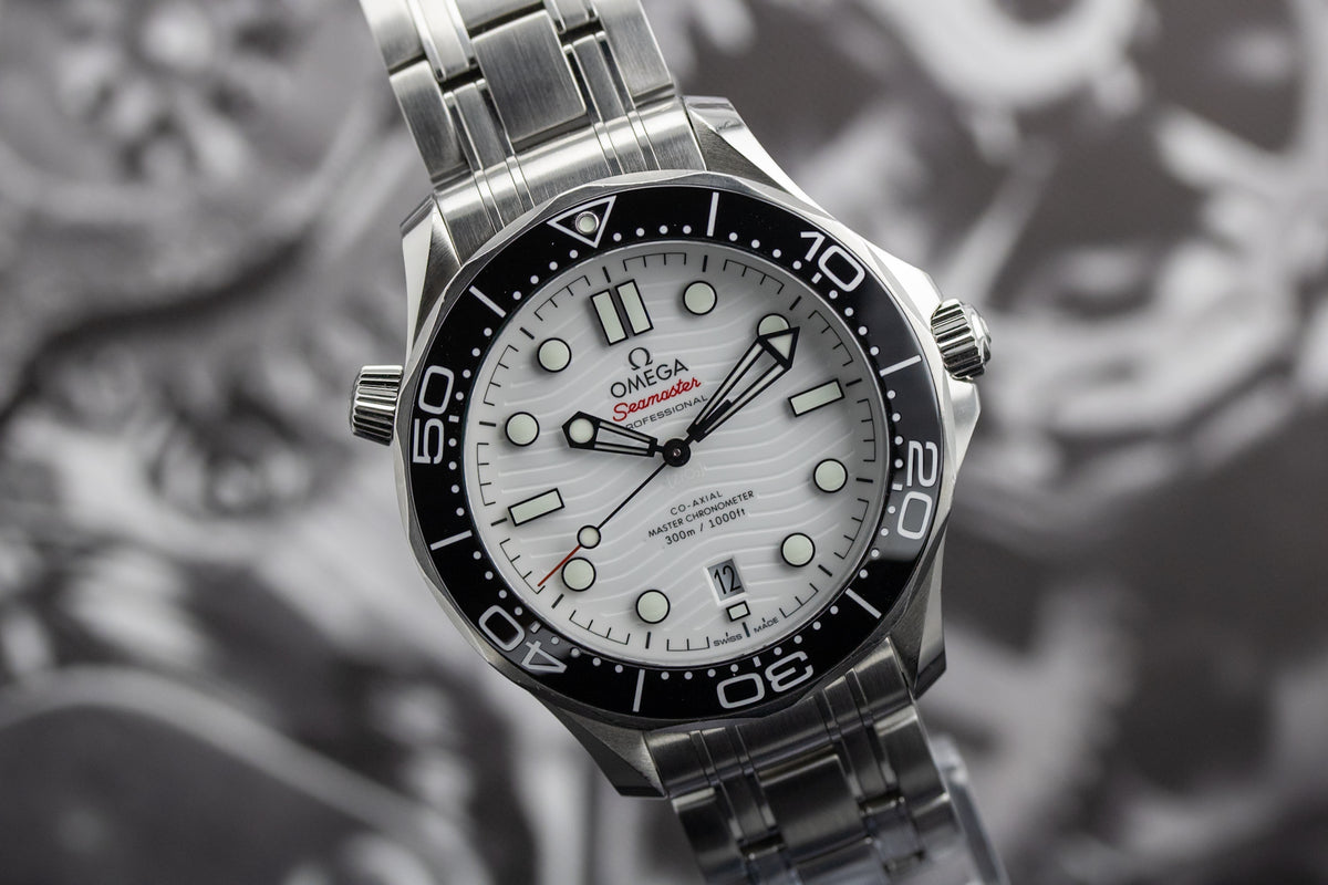 Omega Seamaster Diver 300M 210.30.42.20.04.001 White Dial Master Chronometer 42mm