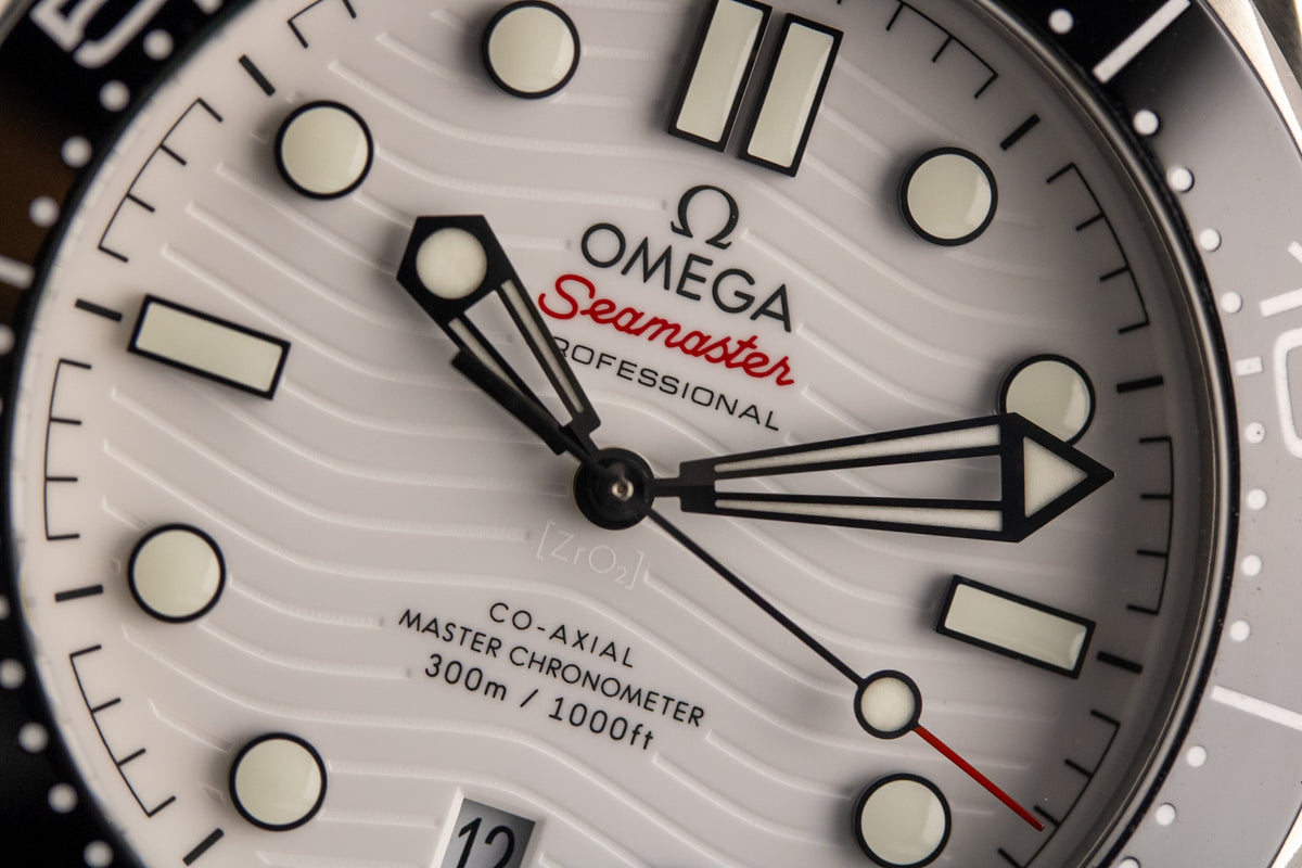 Omega Seamaster Diver 300M 210.30.42.20.04.001 White Dial Master Chronometer 42mm