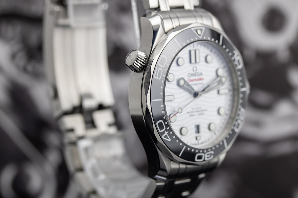 Omega Seamaster Diver 300M 210.30.42.20.04.001 White Dial Master Chronometer 42mm