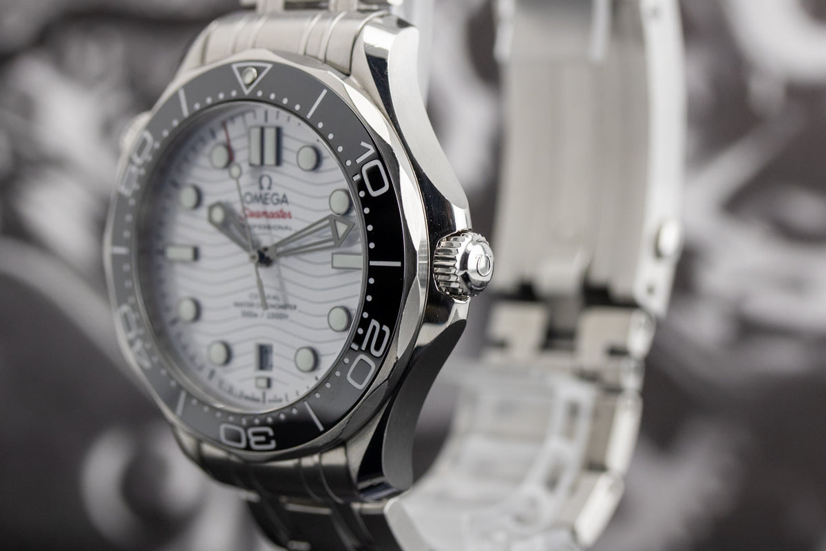 Omega Seamaster Diver 300M 210.30.42.20.04.001 White Dial Master Chronometer 42mm