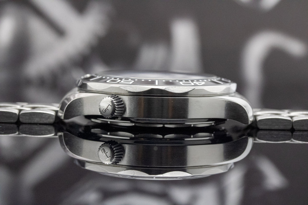 Omega Seamaster Diver 300M 210.30.42.20.04.001 White Dial Master Chronometer 42mm
