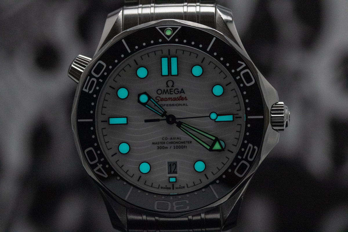 Omega Seamaster Diver 300M 210.30.42.20.04.001 White Dial Master Chronometer 42mm
