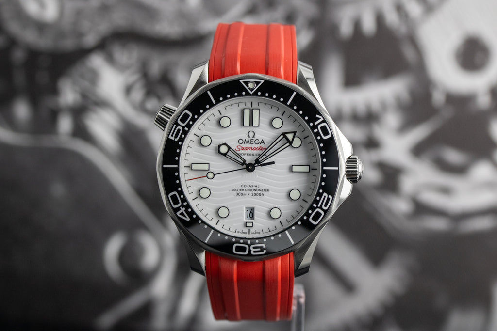 Omega Seamaster Diver 300M 210.30.42.20.04.001 White Dial Full Set + OEM Red Rubber Strap