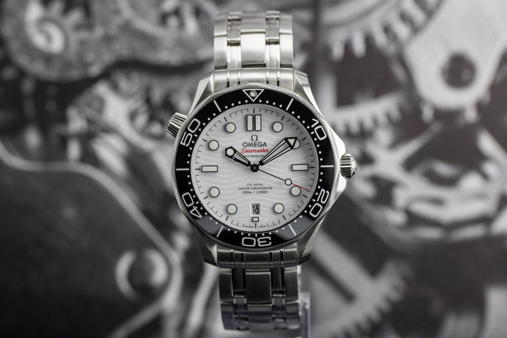 Omega Seamaster Diver 300M 210.30.42.20.04.001 White Dial Full Set + OEM Red Rubber Strap