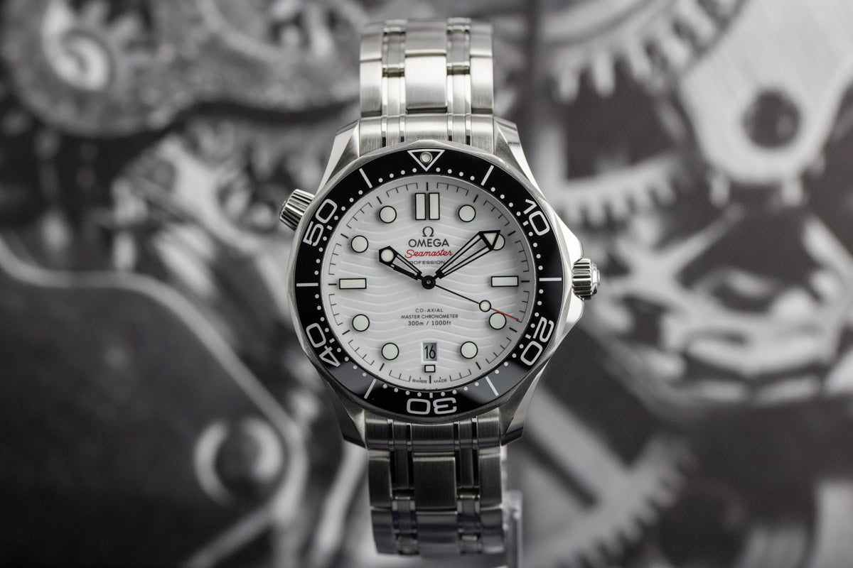 Omega Seamaster Diver 300M 210.30.42.20.04.001 White Dial Full Set + OEM Red Rubber Strap