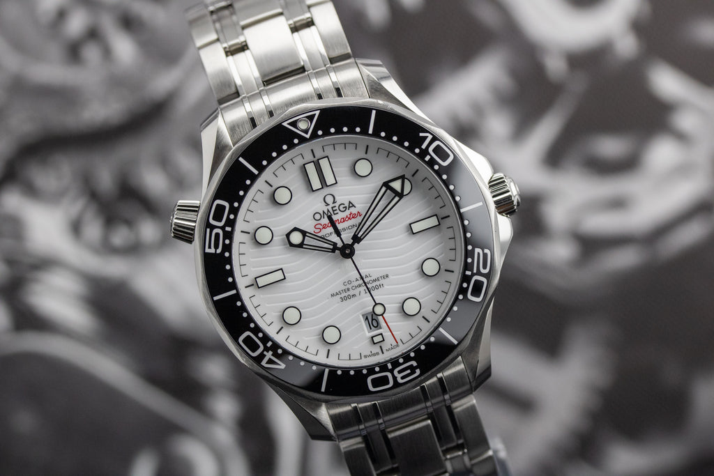 Omega Seamaster Diver 300M 210.30.42.20.04.001 White Dial Full Set + OEM Red Rubber Strap