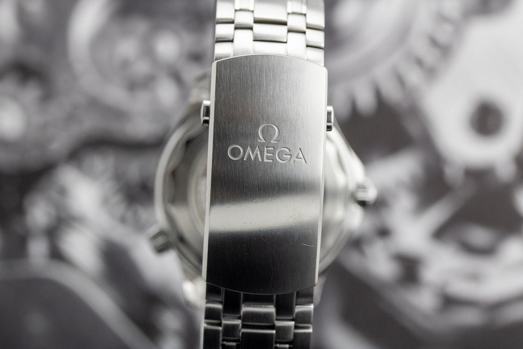 Omega Seamaster Diver 300M 210.30.42.20.04.001 White Dial Full Set + OEM Red Rubber Strap
