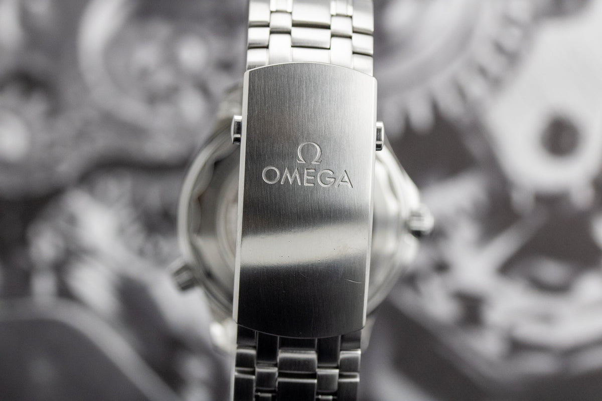 Omega Seamaster Diver 300M 210.30.42.20.04.001 White Dial Full Set + OEM Red Rubber Strap