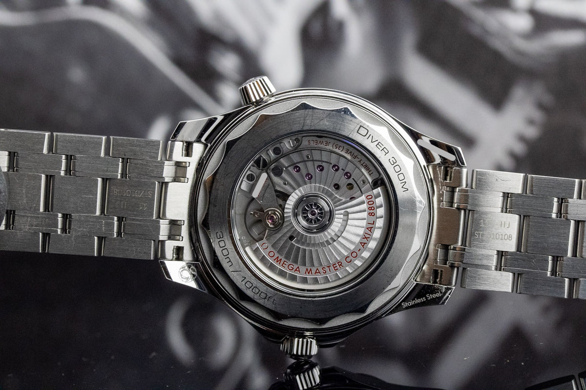 Omega Seamaster Diver 300M 210.30.42.20.04.001 White Dial Full Set + OEM Red Rubber Strap