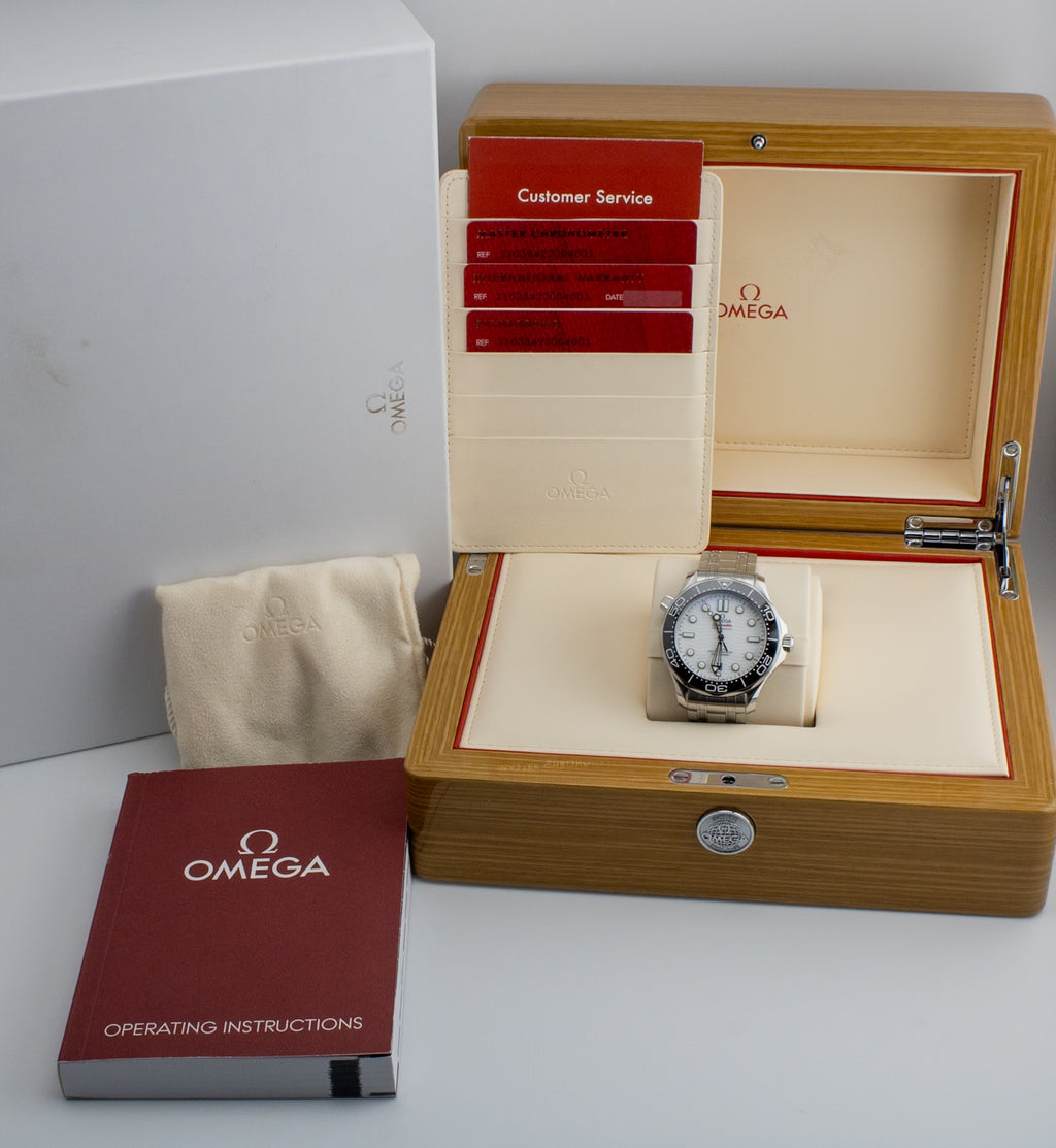 Omega Seamaster Diver 300M 210.30.42.20.04.001 White Dial Master Chronometer 42mm