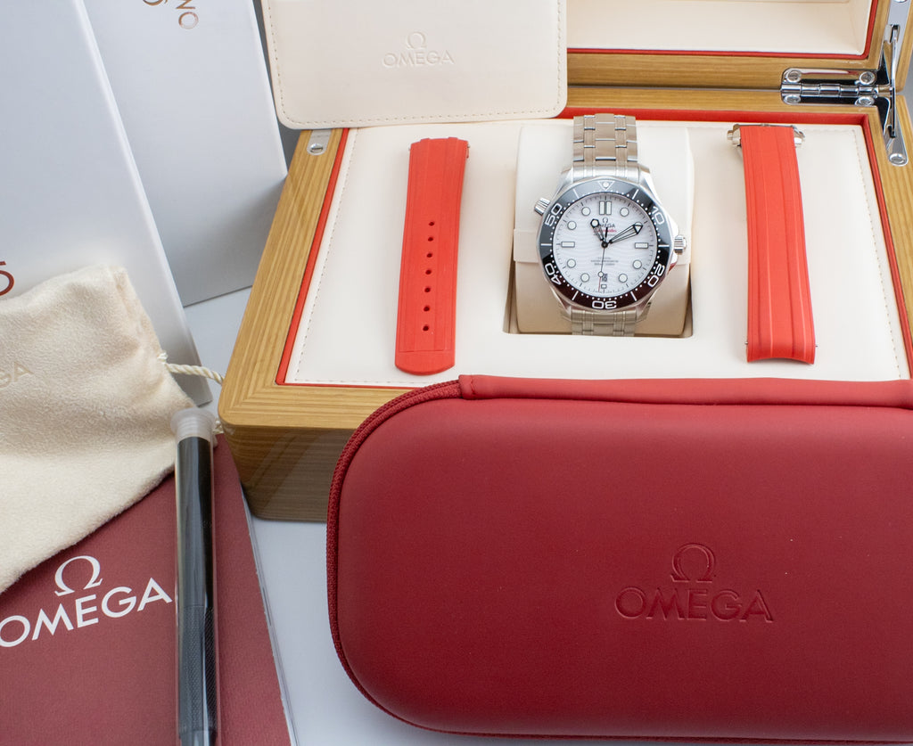 Omega Seamaster Diver 300M 210.30.42.20.04.001 White Dial Full Set + OEM Red Rubber Strap