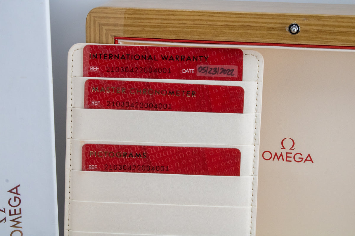 Omega Seamaster Diver 300M 210.30.42.20.04.001 White Dial Full Set + OEM Red Rubber Strap