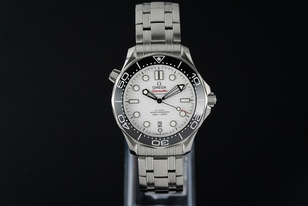 Omega Seamaster Diver 300M 210.30.42.20.04.001 White Dial + OEM Red Rubber Full Set