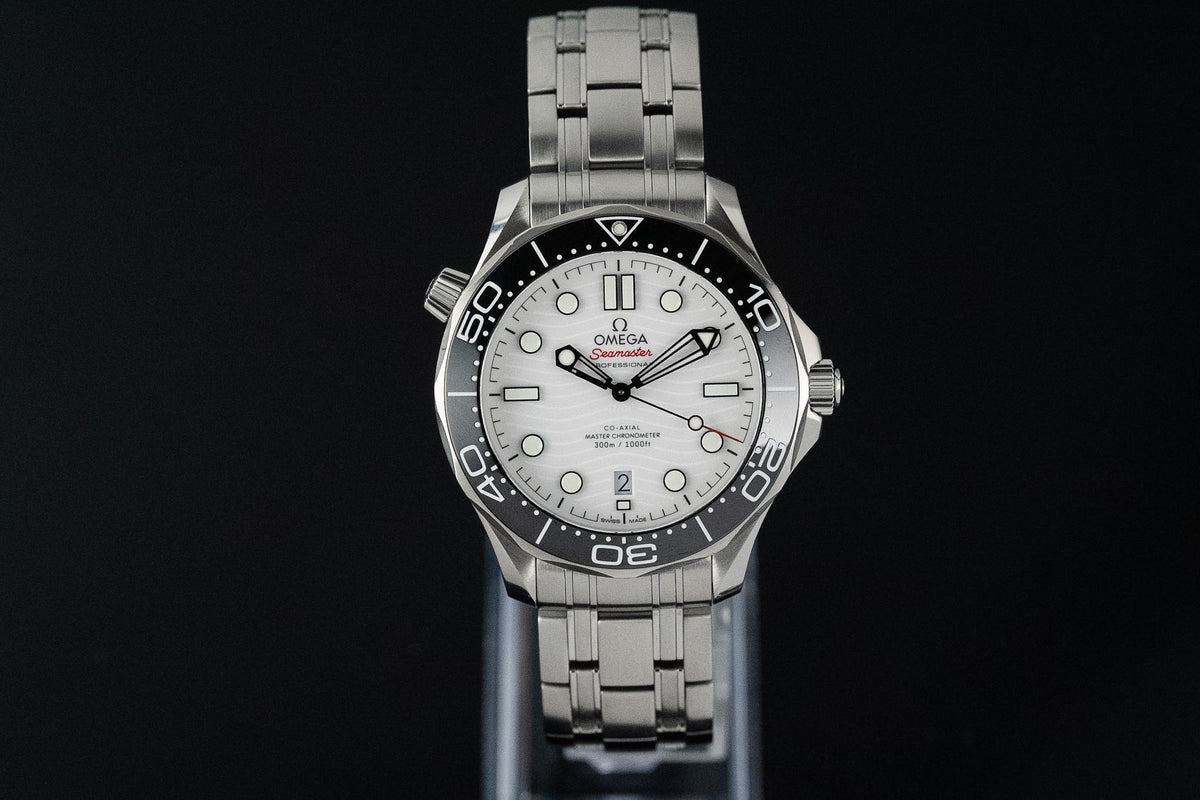 Omega Seamaster Diver 300M 210.30.42.20.04.001 White Dial + OEM Red Rubber Full Set