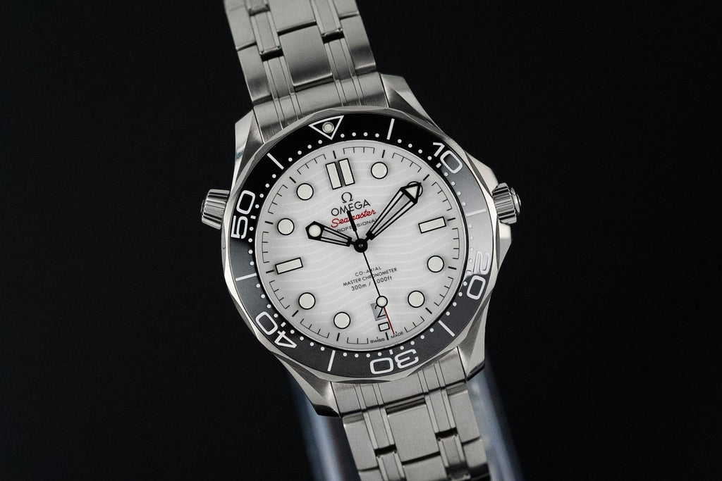 Omega Seamaster Diver 300M 210.30.42.20.04.001 White Dial + OEM Red Rubber Full Set