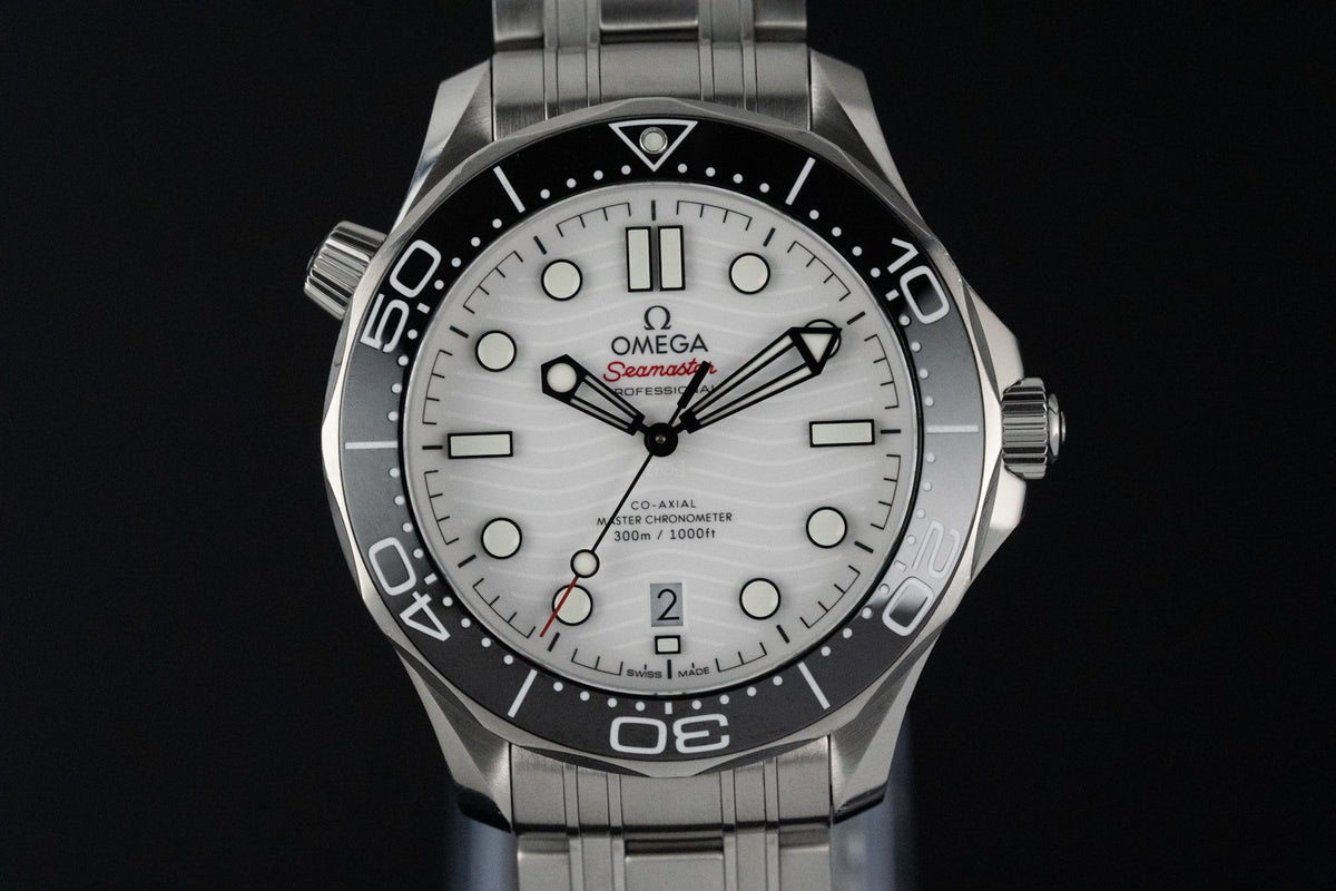 Omega Seamaster Diver 300M 210.30.42.20.04.001 White Dial + OEM Red Rubber Full Set