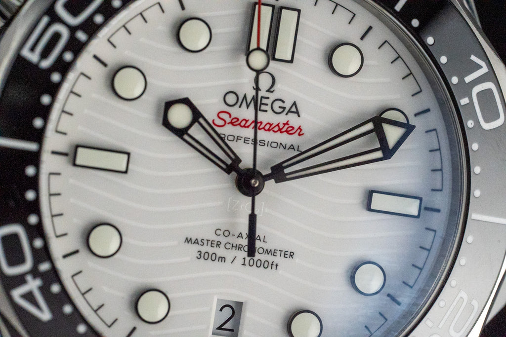 Omega Seamaster Diver 300M 210.30.42.20.04.001 White Dial + OEM Red Rubber Full Set