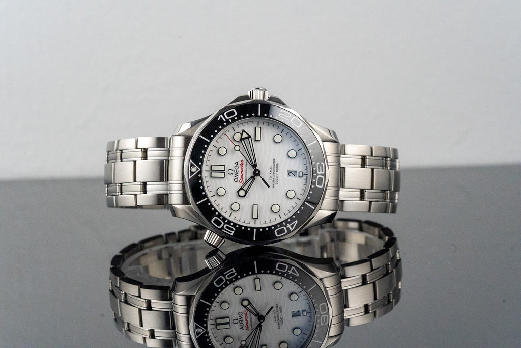 Omega Seamaster Diver 300M 210.30.42.20.04.001 White Dial + OEM Red Rubber Full Set