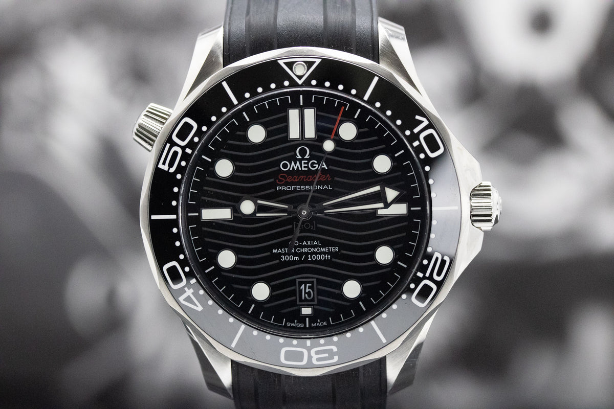 Omega Seamaster Diver 300M 210.32.42.20.01.001 Black Dial Rubber Strap 42mm