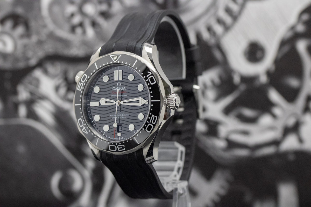 Omega Seamaster Diver 300M 210.32.42.20.01.001 Black Dial Rubber Strap 42mm