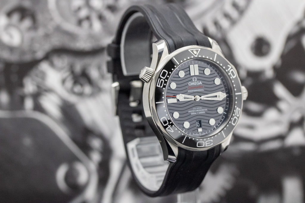Omega Seamaster Diver 300M 210.32.42.20.01.001 Black Dial Rubber Strap 42mm