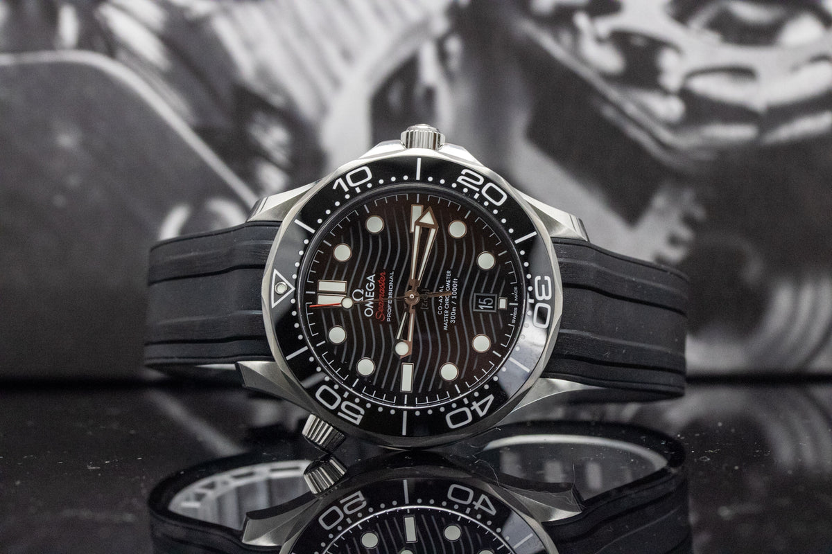 Omega Seamaster Diver 300M 210.32.42.20.01.001 Black Dial Rubber Strap 42mm