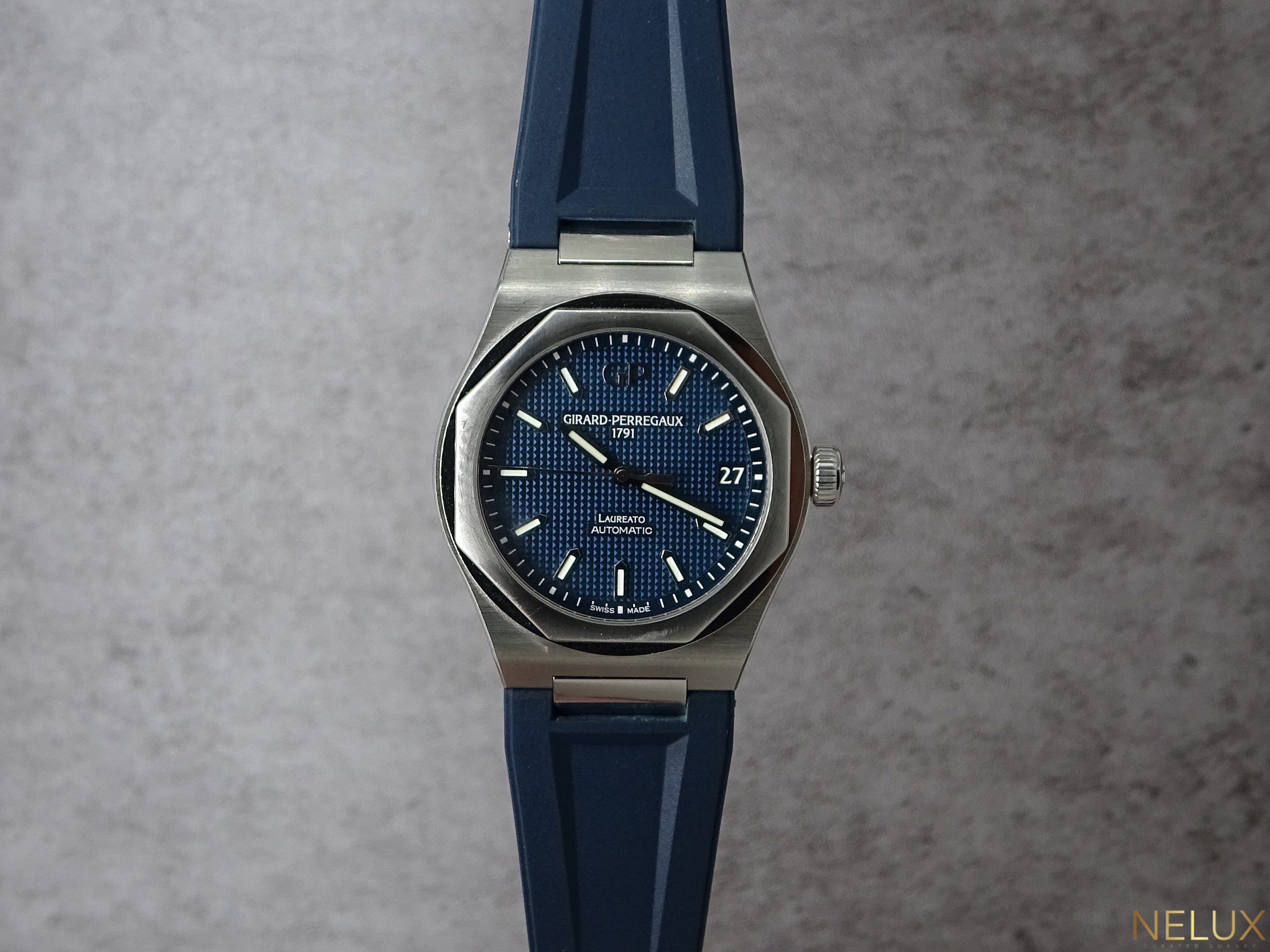 2022 Girard-Perregaux Laureato 42 Automatic 81010-11-431-11A – Full Set + Extra Straps