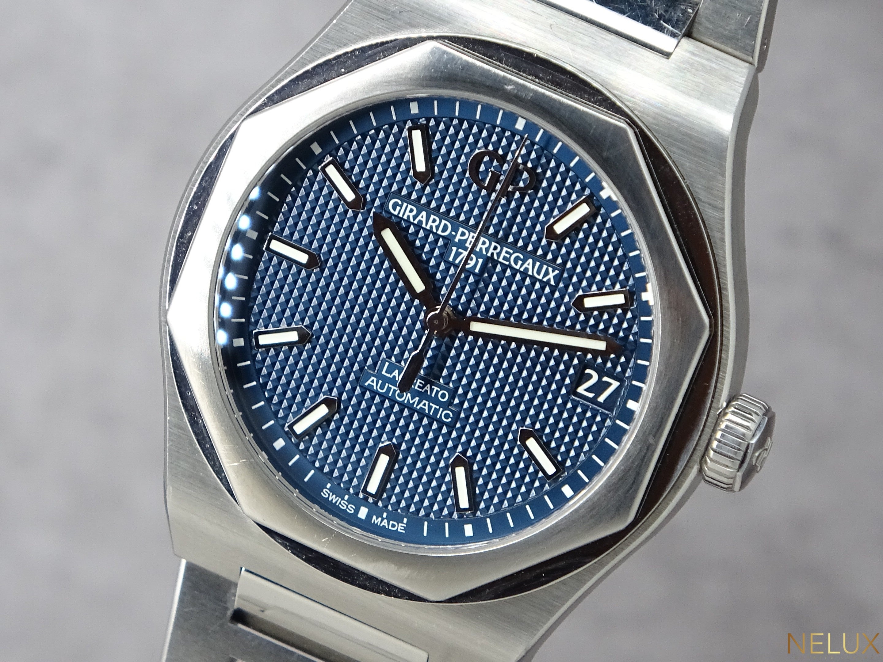 2022 Girard-Perregaux Laureato 42 Automatic 81010-11-431-11A – Full Set + Extra Straps