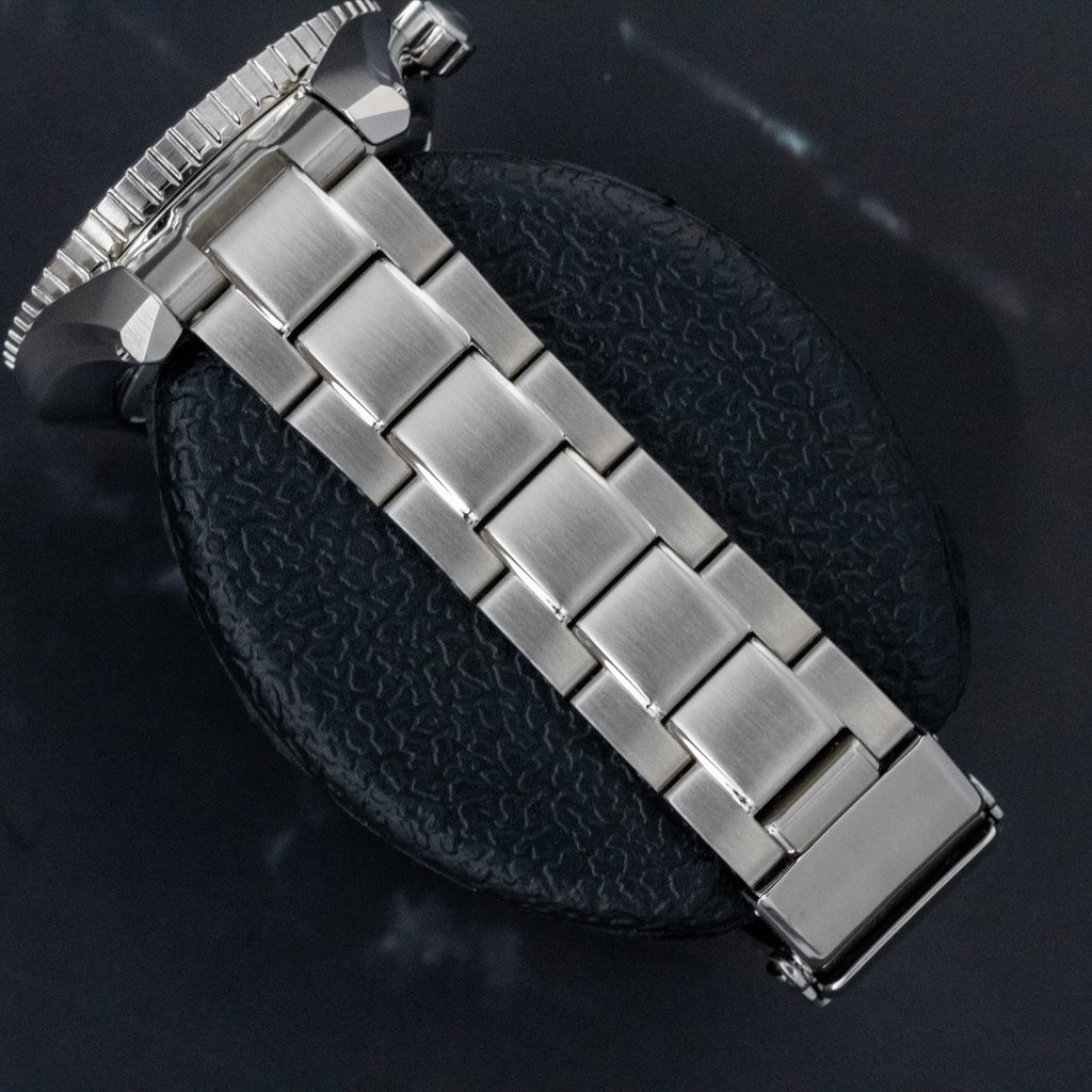 Seiko Prospex White Dial on Steel SPB427J1 Complete Open Date