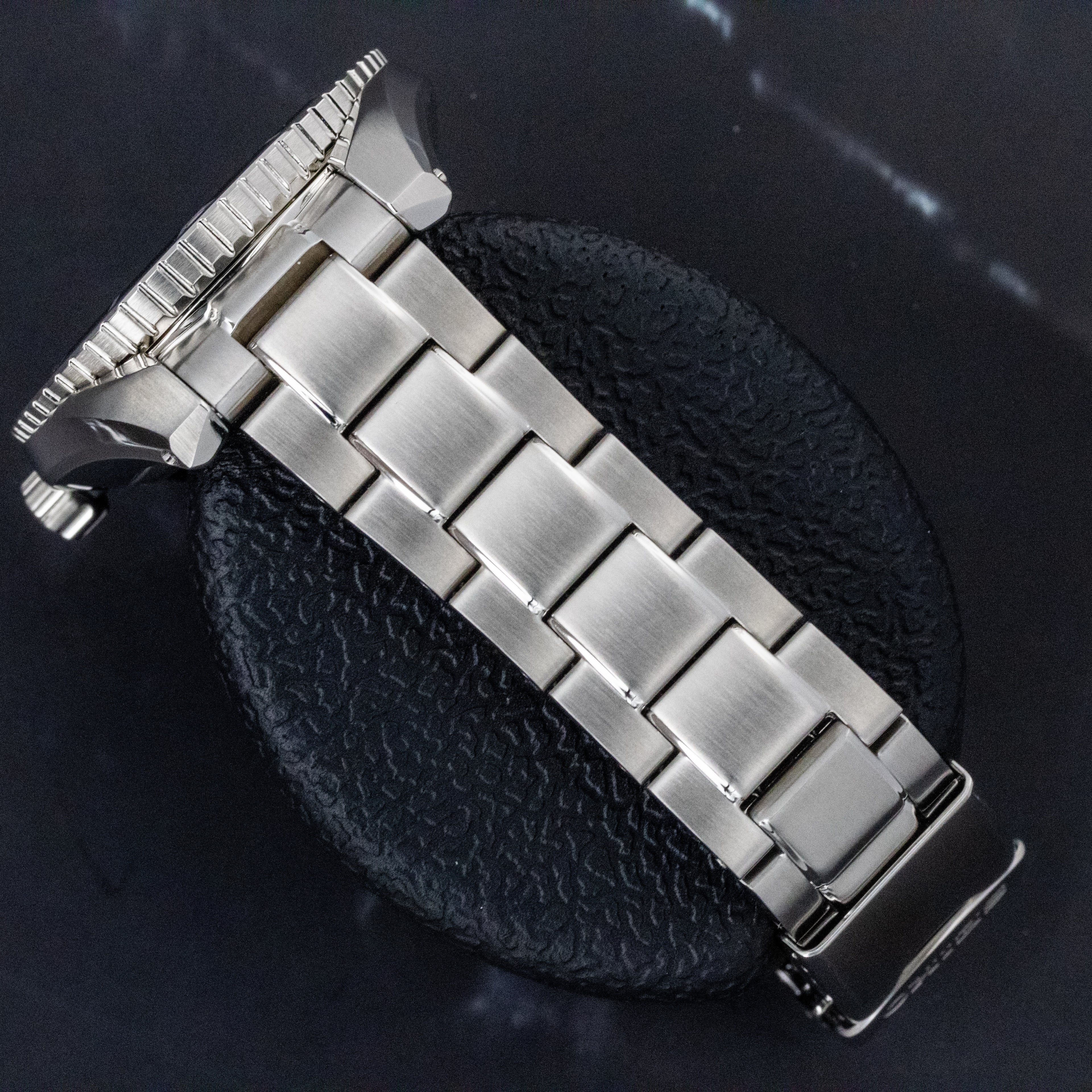 Seiko Prospex White Dial on Steel SPB427J1 Complete Open Date