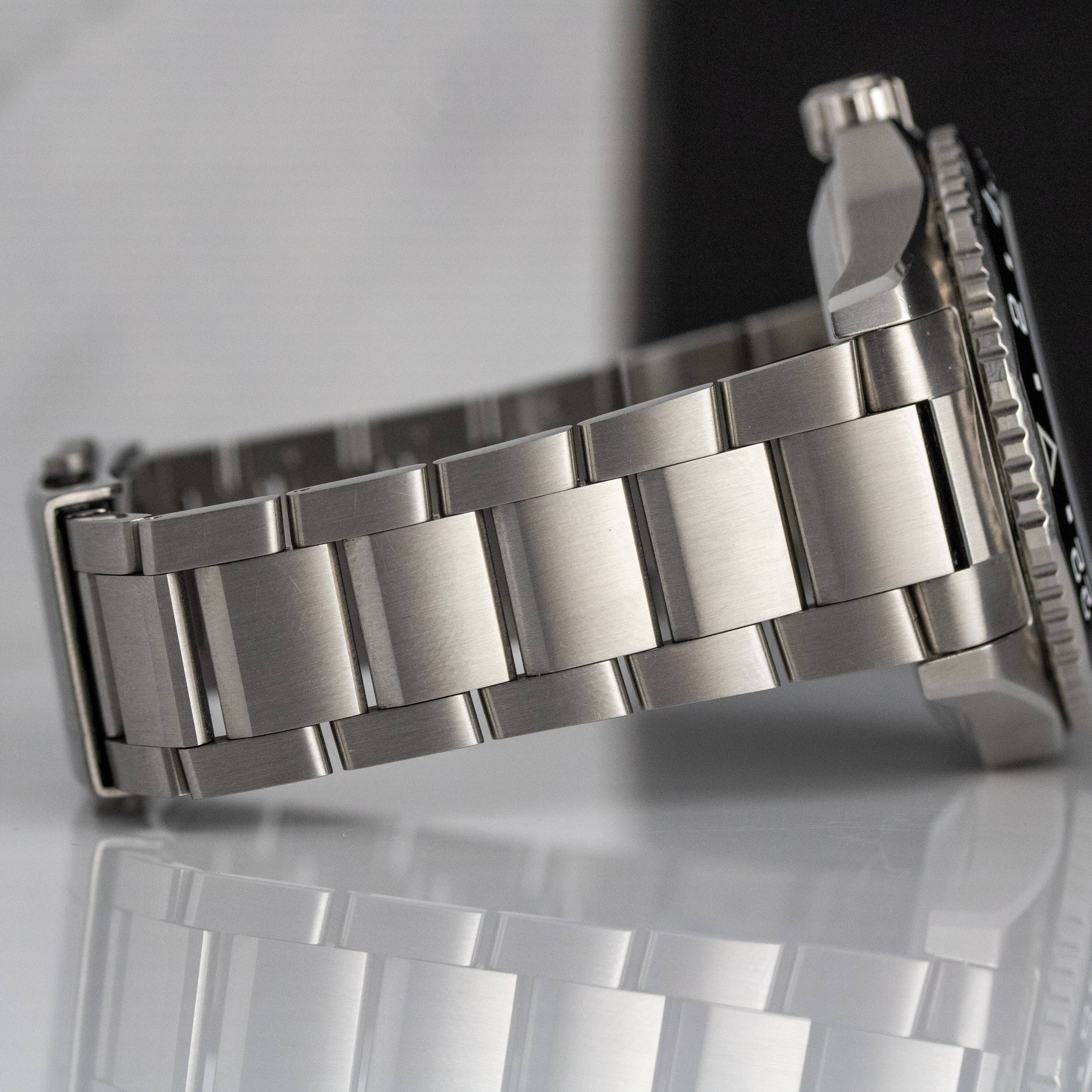 Tag Heuer Aquaracer Professional 300 GMT Automatic GMT Blue Dial on Bracelet WBP5114.BA0013 2024