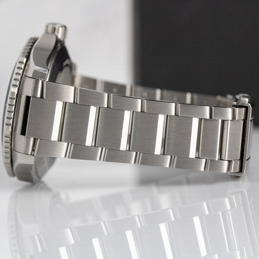 Tag Heuer Aquaracer Professional 300 GMT Automatic GMT Blue Dial on Bracelet WBP5114.BA0013 2024