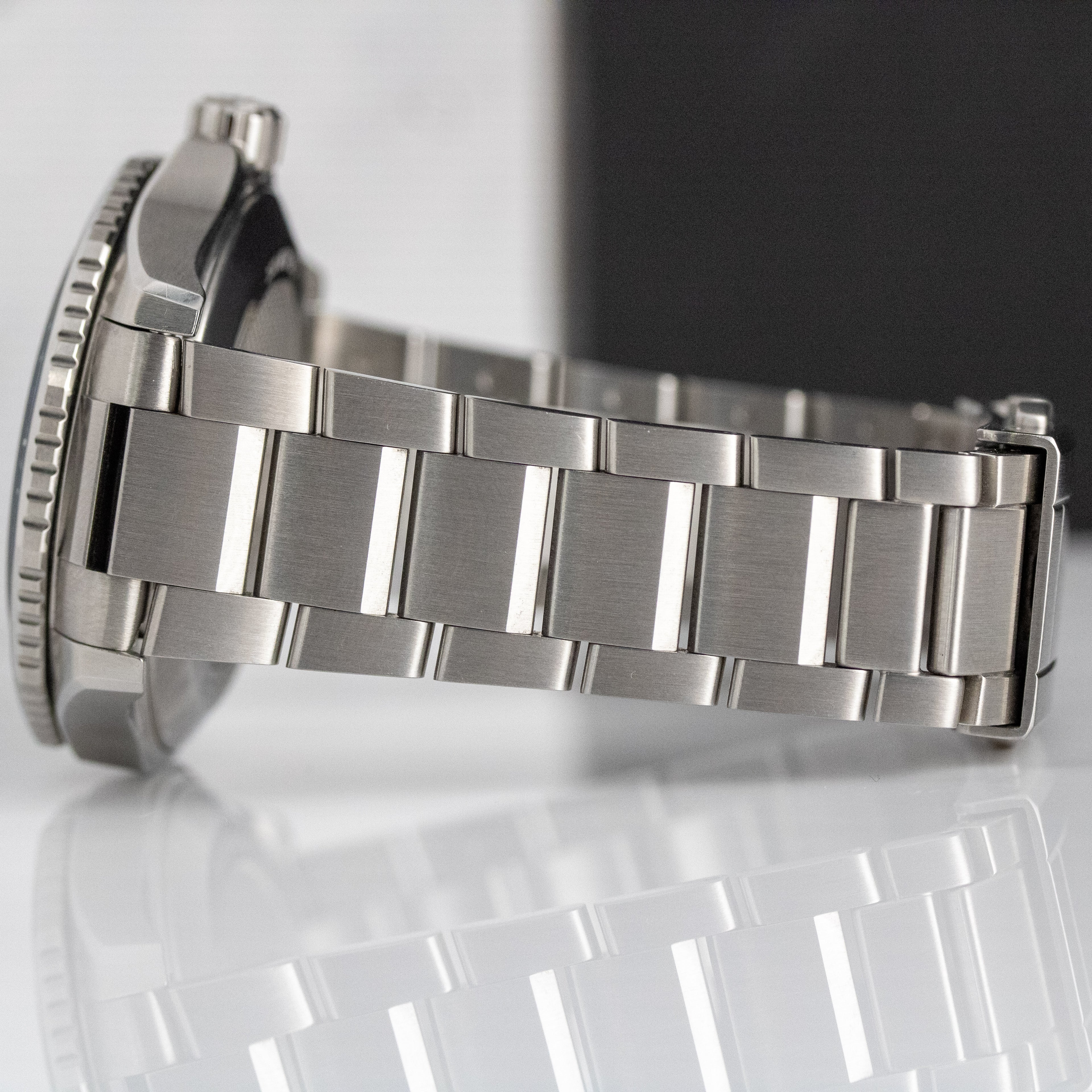 Tag Heuer Aquaracer Professional 300 GMT Automatic GMT Blue Dial on Bracelet WBP5114.BA0013 2024