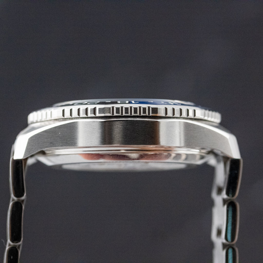 Tag Heuer Aquaracer Professional 300 GMT Automatic GMT Blue Dial on Bracelet WBP5114.BA0013 2024