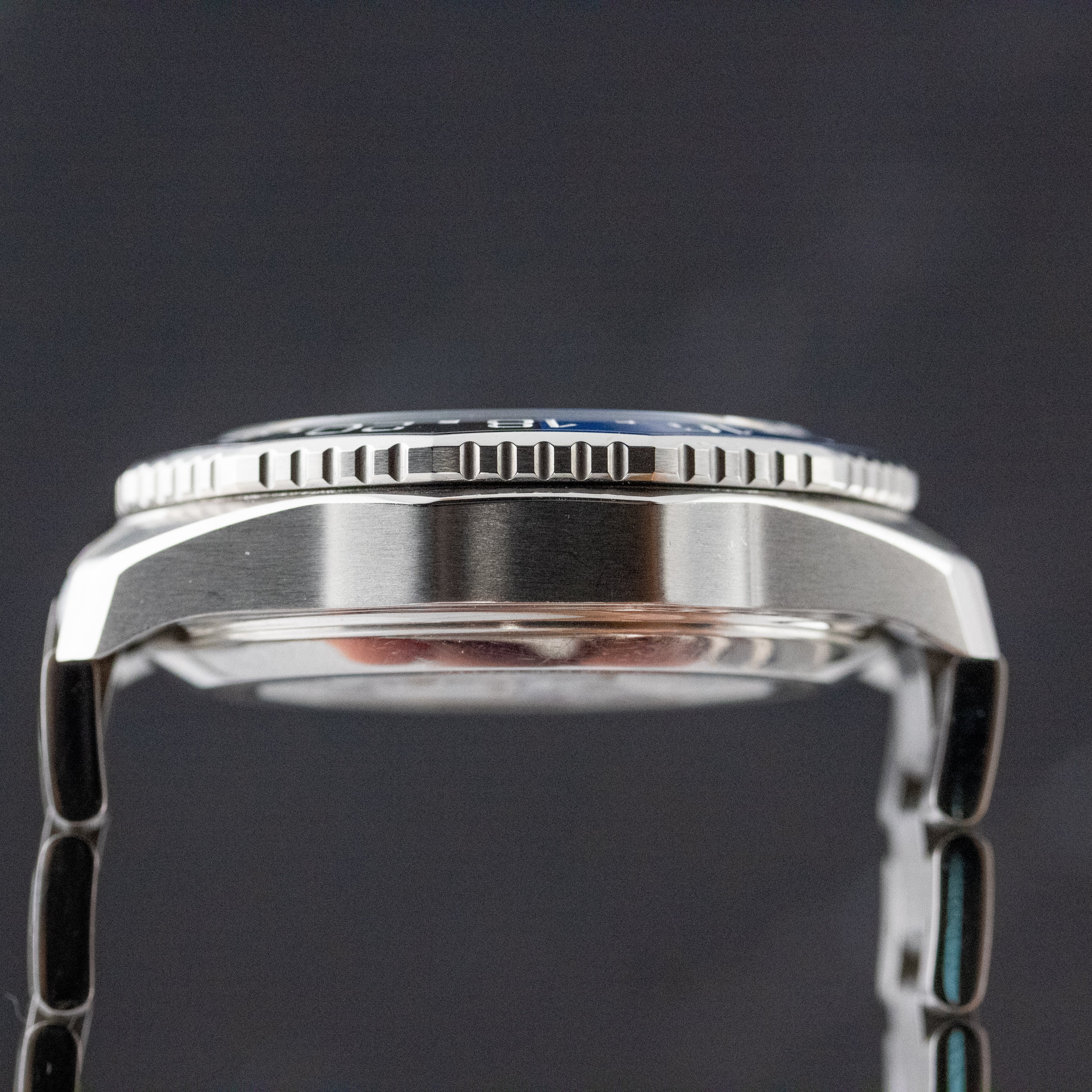 Tag Heuer Aquaracer Professional 300 GMT Automatic GMT Blue Dial on Bracelet WBP5114.BA0013 2024
